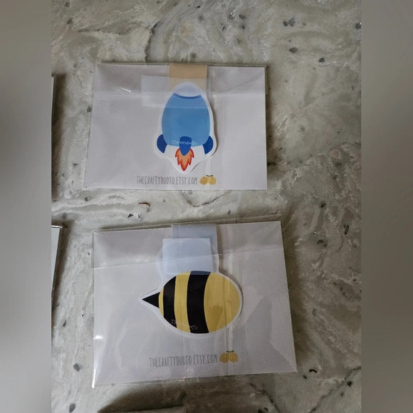 Large Lot of Various Bookmarks- 30Pcs  Feather Shape and 5 Magnetic Animal - Picture 7 of 8